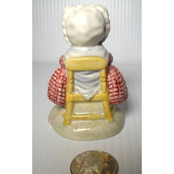 Beatrix Potter Beswick Figurine The Old Woman Who Lived In A Shoe Knitting 1983 - Picture 3 of 5